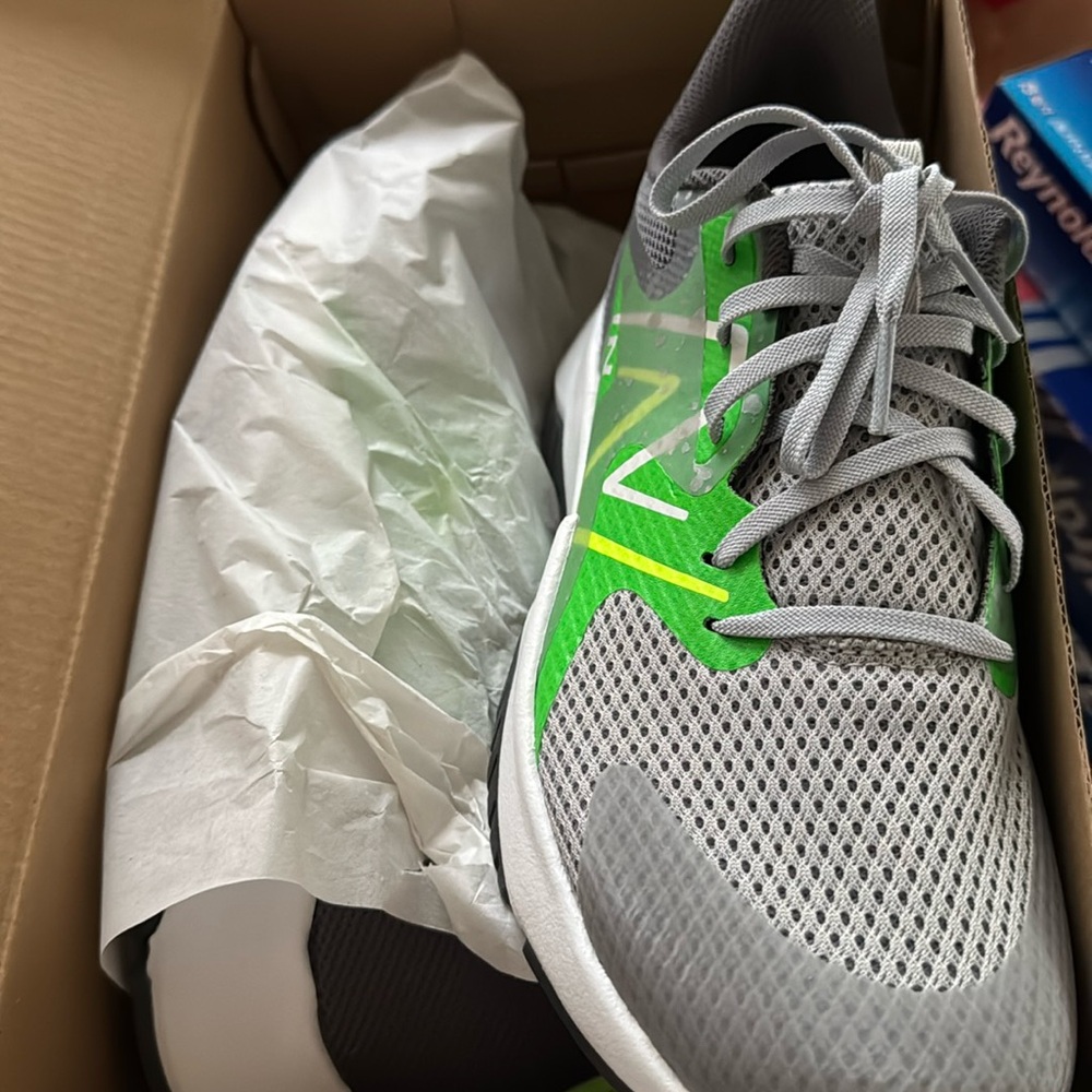 New balance rave run V2 size 7 kids green grey color NWT